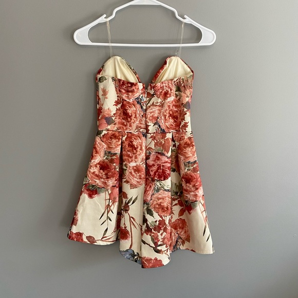 Strapless Floral Romper - Picture 2 of 4